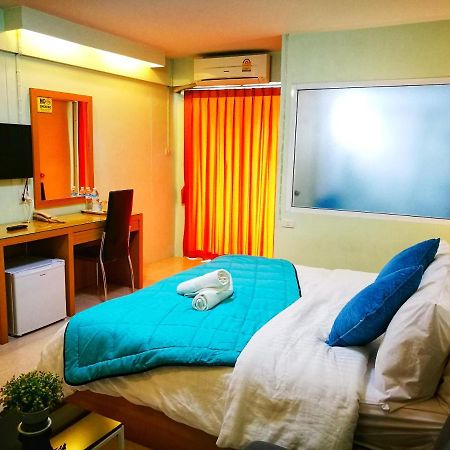 J.Residence Samut Prakan Buitenkant foto