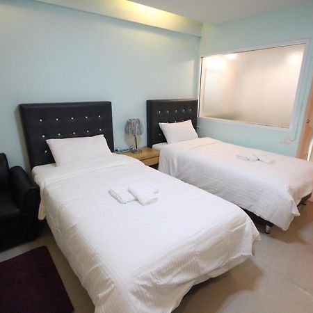 J.Residence Samut Prakan Buitenkant foto