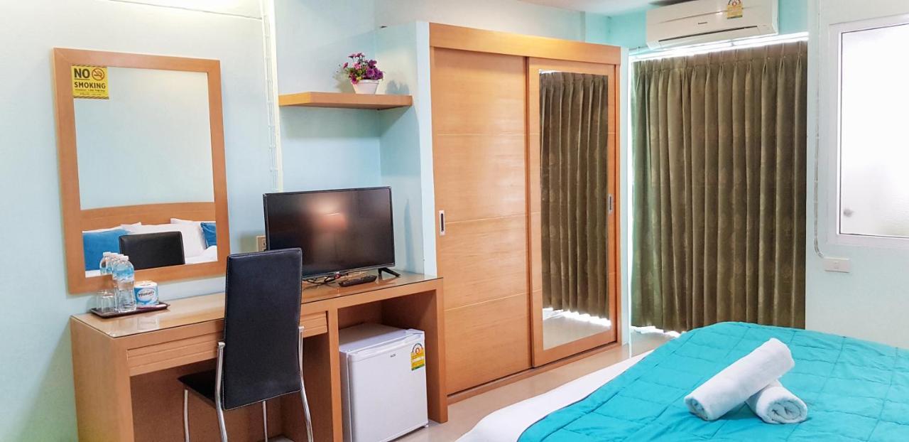 J.Residence Samut Prakan Buitenkant foto