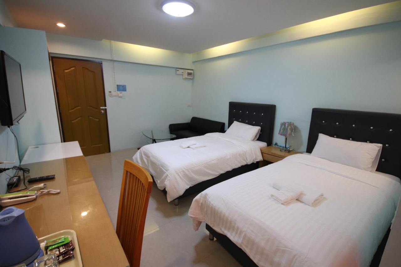 J.Residence Samut Prakan Buitenkant foto