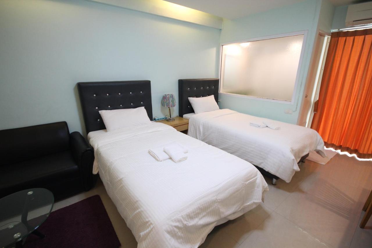 J.Residence Samut Prakan Buitenkant foto