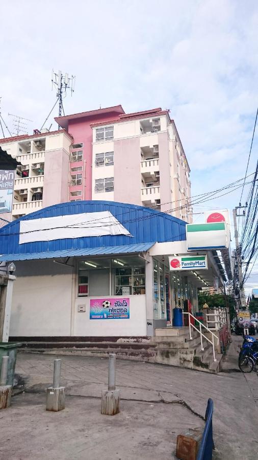 J.Residence Samut Prakan Buitenkant foto