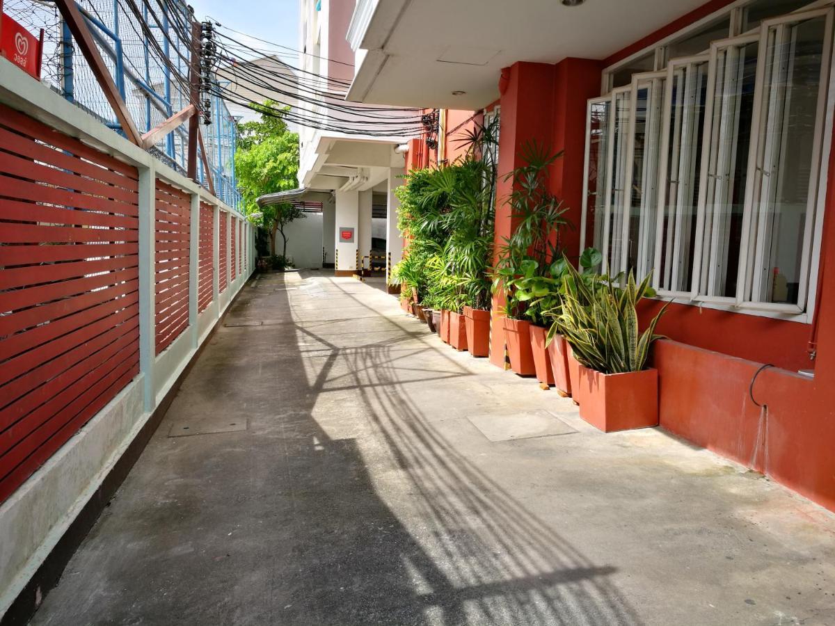 J.Residence Samut Prakan Buitenkant foto