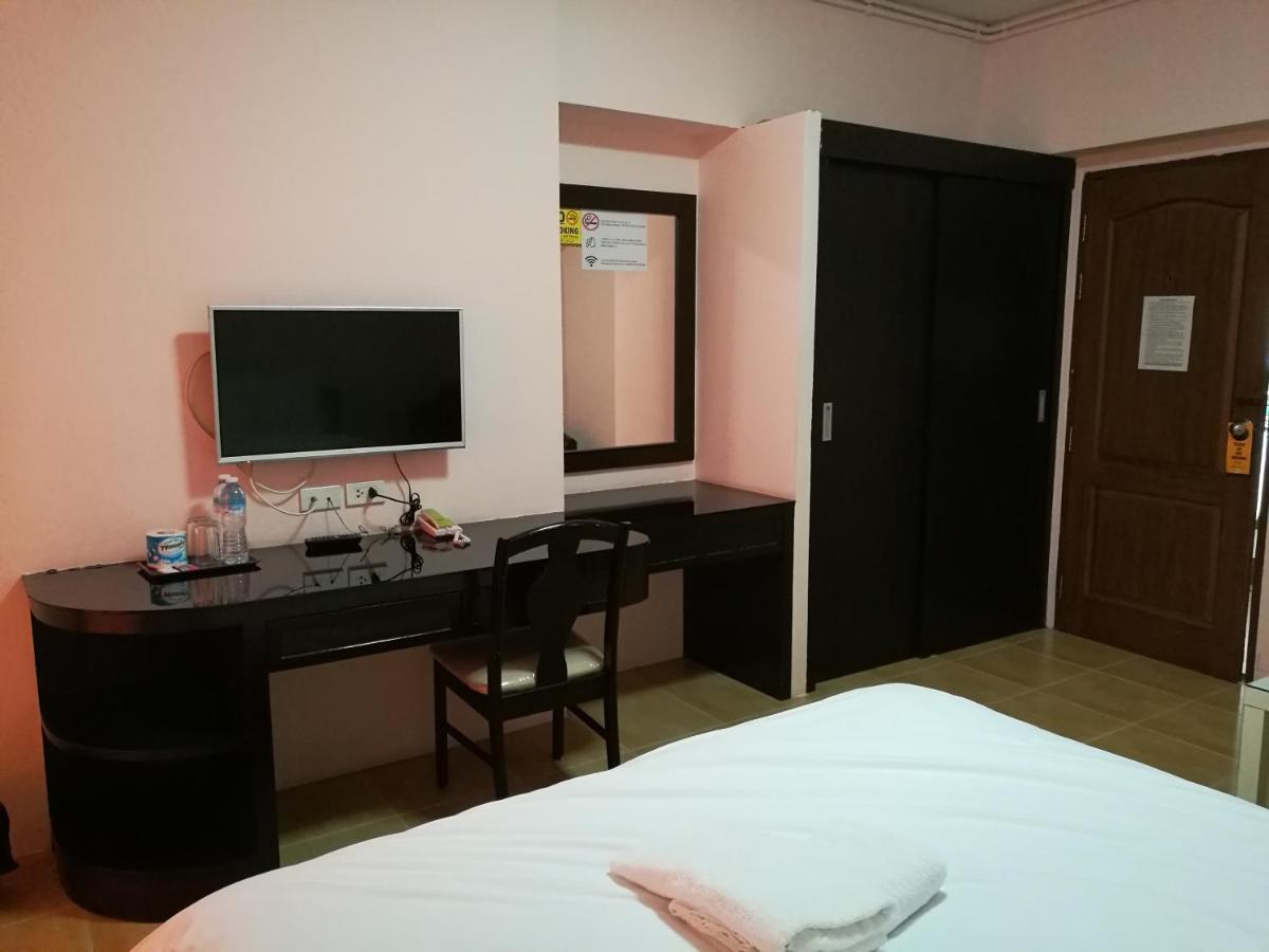 J.Residence Samut Prakan Buitenkant foto